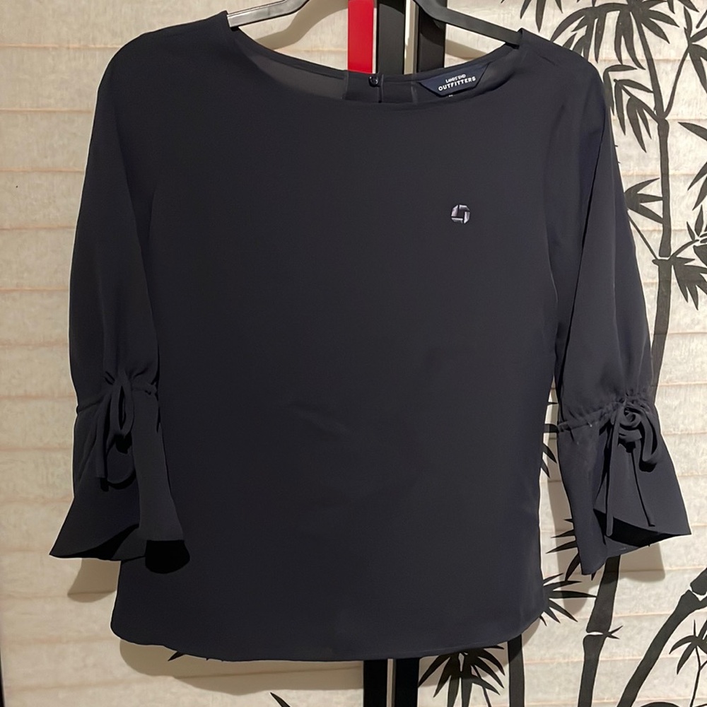 Chase Bank navy flounce top